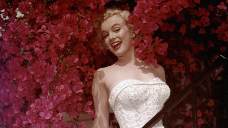 Marilyn Monroe posing with flowers