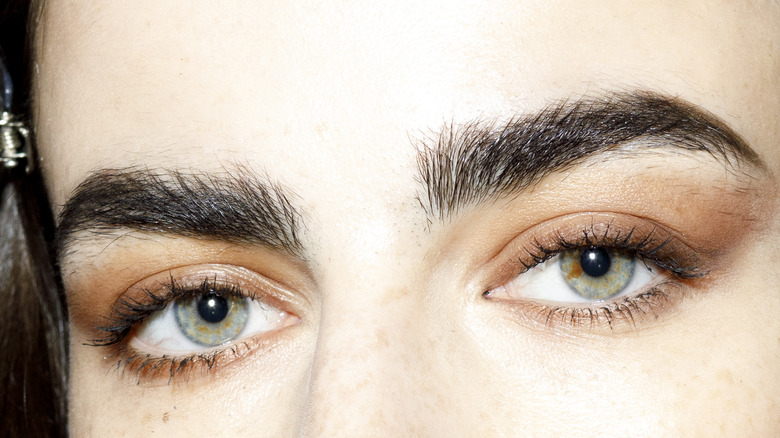 Model with strong bushy eyebrows